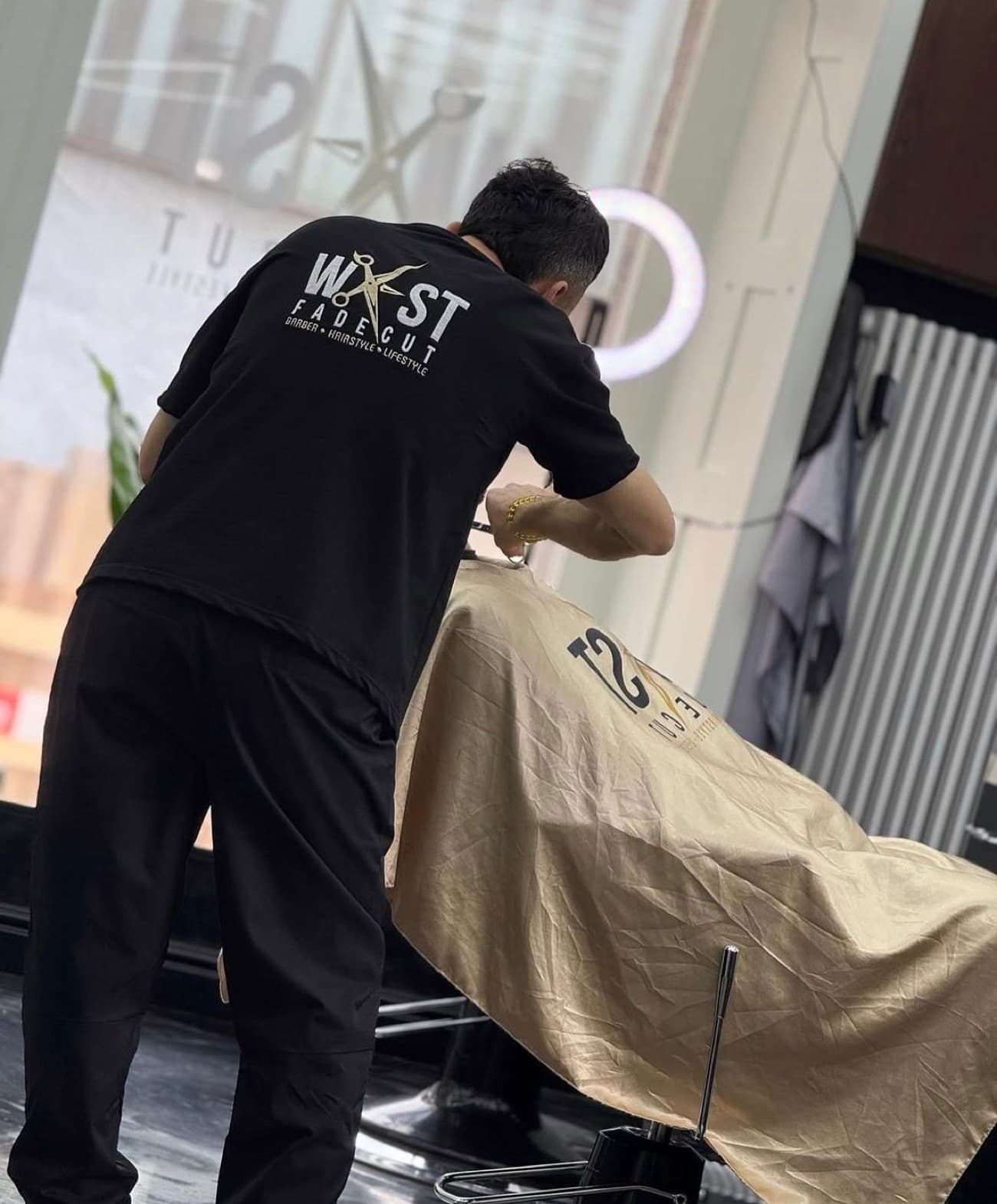 Barber bei der Arbeit im Westfadecut
